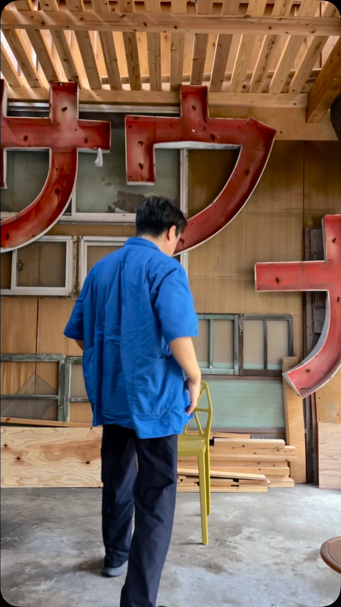 こちらはギャラリアカエキマエのすぐ後ろにある昭和25年に建築された長屋通りにありますギャラリアカエキマエ2 semi-outdoorです ここはその時代を感…